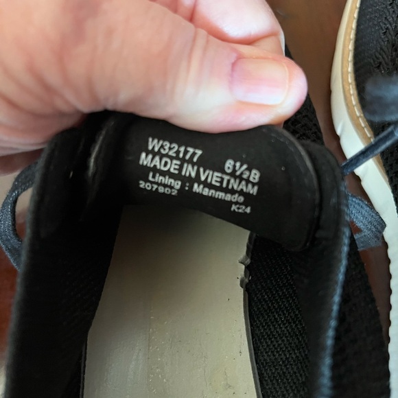 Cole Haan Black Knit Lace-Up Flats with White Sole and Tan Trim 6.5 GUC women’s - Picture 3 of 3